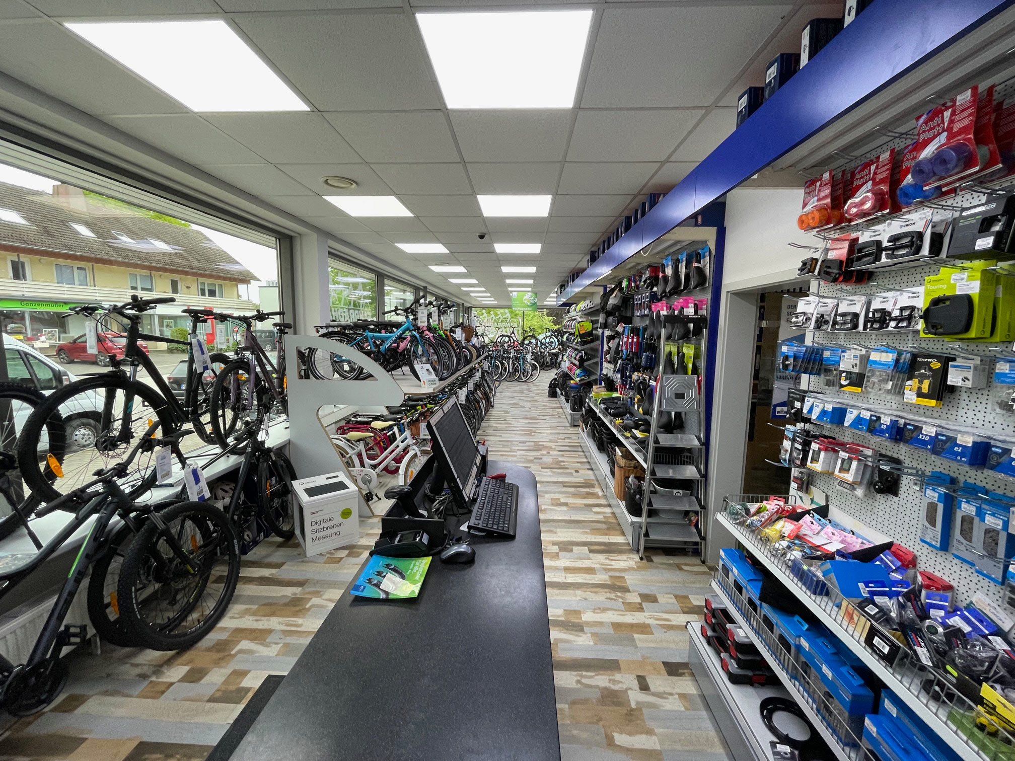 Fahrradhaus-Russee-Ladeninnenansicht-neu-2